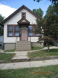 Charming 1 Bedroom Home with 1 Car Garage - Woodstar Realty in Elgin, IL