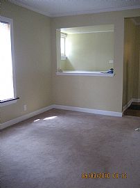 Charming 1 Bedroom Home with 1 Car Garage - Woodstar Realty in Elgin, IL (Photo 6 of 8)