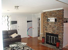 Wonderful 3 Bedroom Townhouse For Rent By Owner in Roswell, GA (Photo 2 of 4)