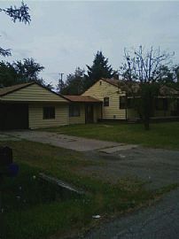 One of a Kind Large 3 Bedroom in Clinton Township, MI