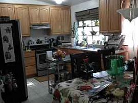 3 Berm 2 1/2 Bath Near Beach and Park in Everett, WA (Photo 2 of 4)