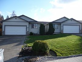 3 Bedroom 2 Bath 2 Car Garage Fully Fenced in Spanaway, WA