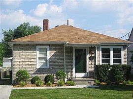 Comfy 2 Bedroom Home - Centrally Located Off of Eastern Blvd. in Louisville, KY