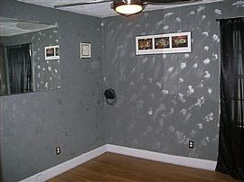 Comfy 2 Bedroom Home - Centrally Located Off of Eastern Blvd. in Louisville, KY (Photo 5 of 7)