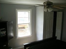 Comfy 2 Bedroom Home - Centrally Located Off of Eastern Blvd. in Louisville, KY (Photo 6 of 7)