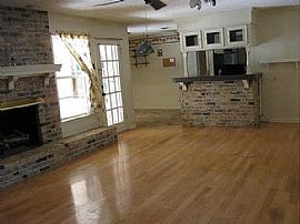 Large 3 Bedroom Home with Pool in North Houston in Houston, TX (Photo 6 of 12)