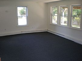 Charming, Private 4 Bedroom Home on Dead End Street in East Wareham, MA (Photo 4 of 10)