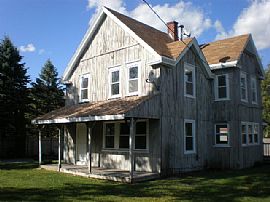 Charming, Private 4 Bedroom Home on Dead End Street in East Wareham, MA (Photo 5 of 10)