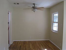 Charming Valley Home in Lake Balboa For Rent in Lake Balboa, CA (Photo 4 of 11)