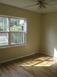 Charming Valley Home in Lake Balboa For Rent in Lake Balboa, CA (Photo 5 of 11)