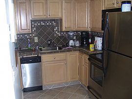 Superb 1 Bedroom Apartment Near Monmouth U. and Beach in West End, NJ (Photo 2 of 5)