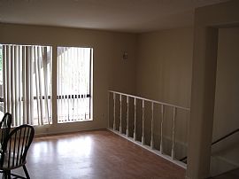 Stunning 3 Bedroom Townhome in Crown Point in Pacific Beach, CA (Photo 2 of 4)