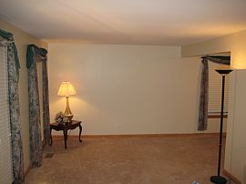 Updated 4 Bedroom Home with Fenced Yard   in Bartlett, IL (Photo 5 of 7)