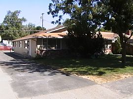 Very Clean 2 Bedroom Duplex Home at End of Cul-De-Sac  in Medford, OR (Photo 2 of 5)