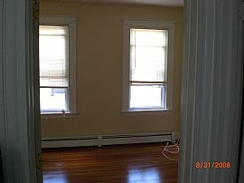 Fantastic 2 Bedroom Apartment in Private Home in New Britain, CT (Photo 2 of 3)
