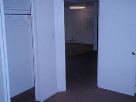 Great 2 Bedroom Home - Readily Available  in Roseville, MI (Photo 10 of 12)