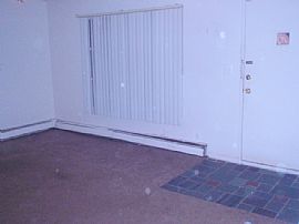 Great 2 Bedroom Home - Readily Available  in Roseville, MI (Photo 3 of 12)