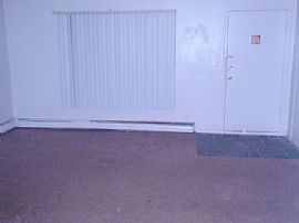 Great 2 Bedroom Home - Readily Available  in Roseville, MI (Photo 4 of 12)