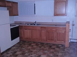 Great 2 Bedroom Home - Readily Available  in Roseville, MI (Photo 5 of 12)