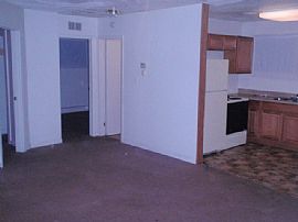 Great 2 Bedroom Home - Readily Available  in Roseville, MI (Photo 7 of 12)