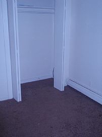 Great 2 Bedroom Home - Readily Available  in Roseville, MI (Photo 9 of 12)