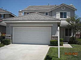 Gorgeous 4 Bedroom Home For Lease with Fresh Paint in Menifee, CA (Photo 2 of 4)