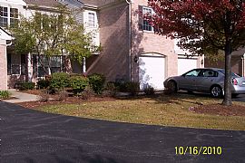 Immaculate 2 Bedroom, 1st Floor Townhouse with Skylights in Schaumburg, IL