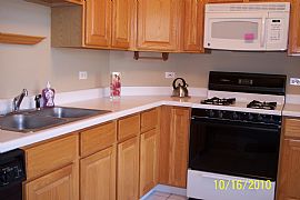 Immaculate 2 Bedroom, 1st Floor Townhouse with Skylights in Schaumburg, IL (Photo 2 of 8)