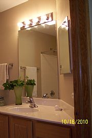 Immaculate 2 Bedroom, 1st Floor Townhouse with Skylights in Schaumburg, IL (Photo 5 of 8)