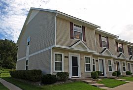 Beautiful 2 Bedroom Townhome - Close to Golf Course in River Falls, WI