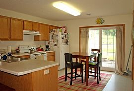 Beautiful 2 Bedroom Townhome - Close to Golf Course in River Falls, WI (Photo 2 of 6)