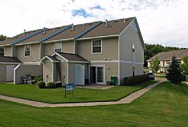 Beautiful 2 Bedroom Townhome - Close to Golf Course in River Falls, WI (Photo 6 of 6)