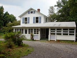 3 Bedroom Single Family Cottage Home  in Odenton, MD (Photo 1 of 7)