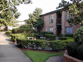 Spacious 1 Bedroom Apartment at Bellaire with One Month Free in Houston, TX (Photo 2 of 3)