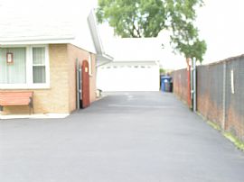 Beautiful 3 Bedroom Brick Ranch Home and Lots of Storage in Bridgeview, IL (Photo 6 of 6)