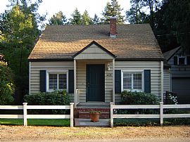 Adorable 2 Bedroom Cape Cod Home on Park-Like Lot in Lake Oswego, OR