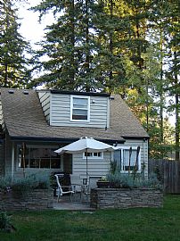 Adorable 2 Bedroom Cape Cod Home on Park-Like Lot in Lake Oswego, OR (Photo 2 of 8)