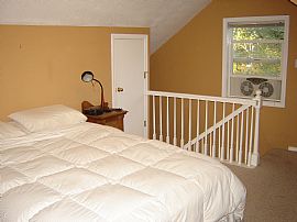 Adorable 2 Bedroom Cape Cod Home on Park-Like Lot in Lake Oswego, OR (Photo 8 of 8)