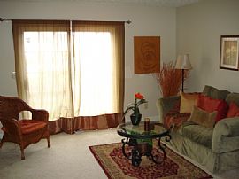 Comfy 2 Bedroom Condo with All The Amenities!  in Hilliard, OH (Photo 5 of 12)
