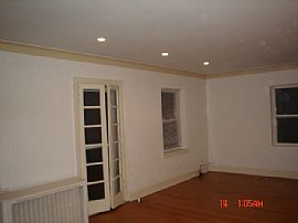 Nice First Floor 3 Bedroom Apartment with Heat Included in Chicago, IL (Photo 1 of 7)