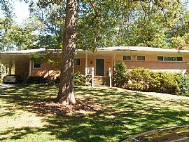 Wonderful 4 Bedroom Home Near Toco Hills - CCD - Emory in Atlanta, GA (Photo 3 of 4)