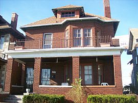 Convenient 3 Bedroom Apartment with Awesome Downtown View in Detroit, MI