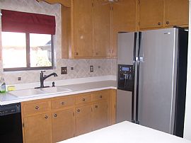 Nice 3 Bedroom Townhome in Great Location - Available Now in Tallahassee, FL (Photo 2 of 6)