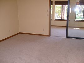 Nice 3 Bedroom Townhome in Great Location - Available Now in Tallahassee, FL (Photo 4 of 6)