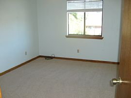 Nice 3 Bedroom Townhome in Great Location - Available Now in Tallahassee, FL (Photo 5 of 6)