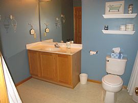 Beautiful 2 Bedroom Townhouse with Unique Floor Plan in Maple Grove, MN (Photo 2 of 4)