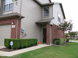 Beautiful 3 Bedroom Townhouse with 2 Car Garage in West Plano  in Plano, TX (Photo 2 of 4)