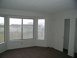 Delightful 4 Bedroom Home with Section 8 Welcome in Lake Los Angeles, CA (Photo 5 of 6)