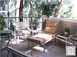 Stunning 2 Bedroom, 2 Level Condo with Cathedral Ceilings in Aliso Viejo, CA (Photo 5 of 6)