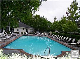 Stunning 2 Bedroom, 2 Level Condo with Cathedral Ceilings in Aliso Viejo, CA (Photo 6 of 6)